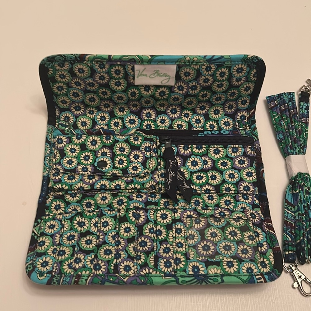Vera Bradley wallet wristlet crossbody. NEW - Picture 3 of 5